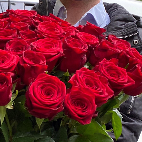 Букет 51 красная роза Red Naomi 60 см - Фото 2