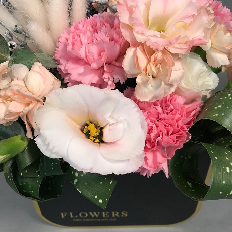 Композиция цветов с чёрным папоротником - Фото 4