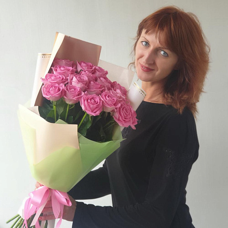 Букет из 21 розы в стильной упаковке - Фото 6