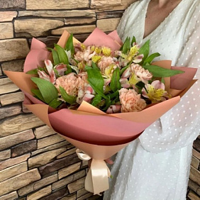 Букет из альстромерии №1600