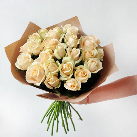 Нежный букет из персиковых роз в крафте Королева - Фото 6