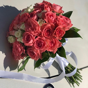 Нежный букет из кустовых роз №161