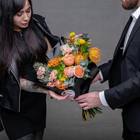 Букет из цветов "Люди в чёрном"