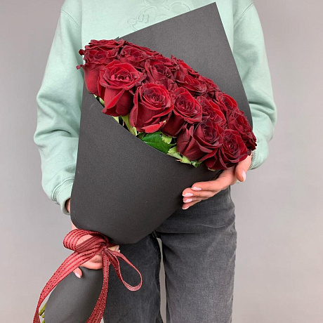 Букет «Красные розы в чёрном » М - Фото 3