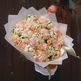 Букет с гортензией "Best wishes"