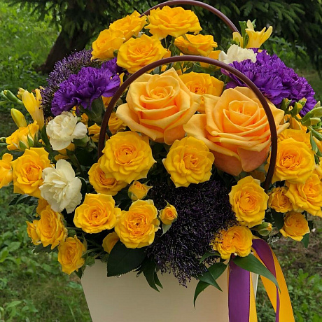 Цветы в коробке Солнечные кустовые розы - Фото 6