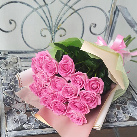 Букет из 21 розы в стильной упаковке - Фото 2