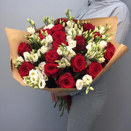 Красные розы и эустома - Фото 2