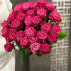 Букет малиновых роз
