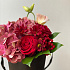Зефирка чёрная с бордовой гортензией и розами Эквадора - Фото 2