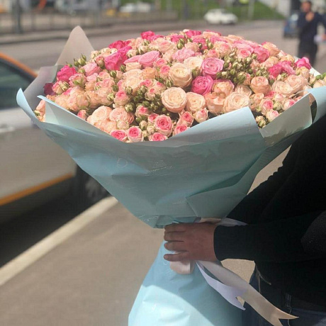 Букет из кустовой и Пионовидной розы - Фото 4