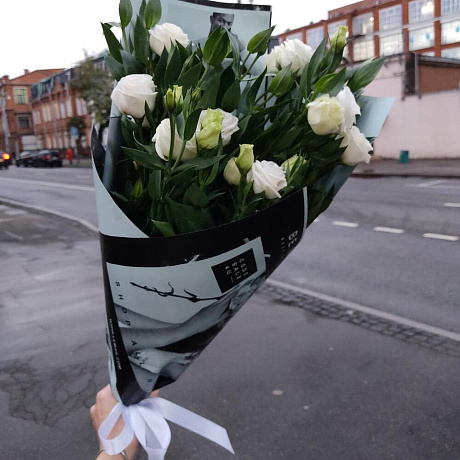 Монобукет, Эустома 9шт., в дизайнерской упаковке - Фото 5