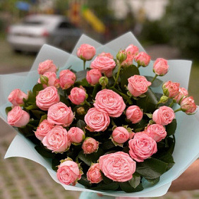 Букет кустовых пионовидных роз Малам Бомбастик