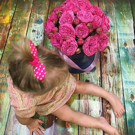 Шляпная коробка с пионовидными розами Дэвида Остина - Фото 2