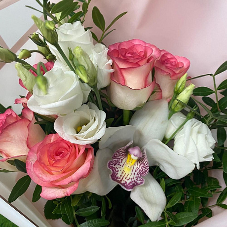 Микс из роз, Эустом и орхидеи - Фото 5