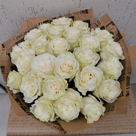 Букет из 25 роз Эквадор 50см в крафтовой бумаге - Фото 6