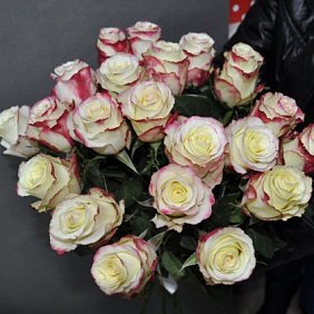 Розы Sweetnes ( Свитнес) 60 см. 21 шт