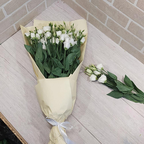 Букет из  белых лизиантусов - Фото 2