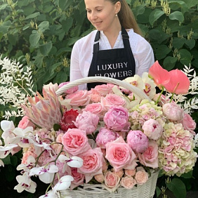 Корзина с цветами Luxury Flowers Цветочные сны