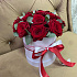 15 красных роз с эвкалиптом в белой шляпной коробке - Фото 5