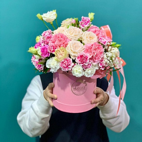 Шляпная коробка с цветами 2