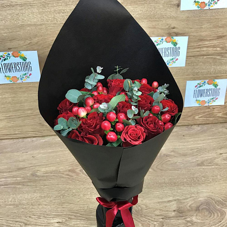 Розы. Букет из 15 роз с гиперикумом. N378 - Фото 4