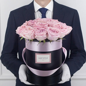 Ароматные эквадорские розы Pink O Hara в шляпной коробке M