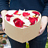 Лепестки роз в коробке сердцем - Фото 4