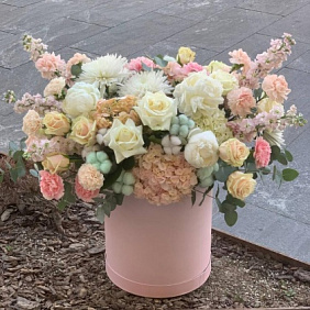 Цветы в коробке "Сахарный Зефир"