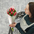 Букет из тюльпанов в упаковке - Фото 7
