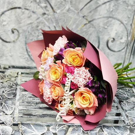 Компактный букетик из роз, альстромерии Моей Родной - Фото 2
