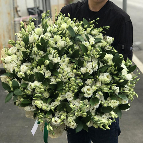 Букет из эустомы 99 шт с рускусом. N280 - Фото 3