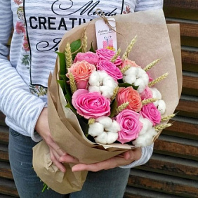 Букет роз с пшеницей и хлопком