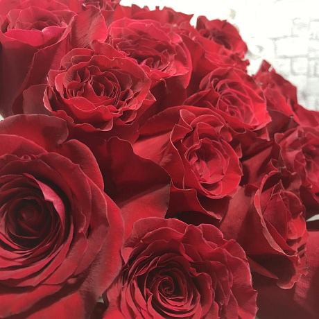 Букет 19 красных роз 50 см - Фото 6