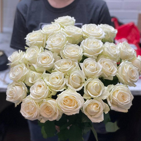 Букет из 31 белых роз - Фото 2