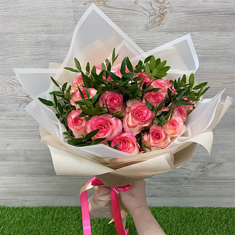 Букет из 19 роз Джумилия и зелени - Фото 3