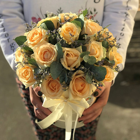 Коробки с цветами. Розы.  19 роз . Лимониум .Эвкалипт. N232 - Фото 2