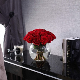 Букет из 25 роз Freedom в вазе