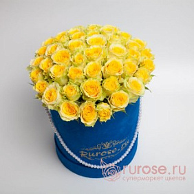 51 Желтая роза в большой голубой шляпной коробке №302