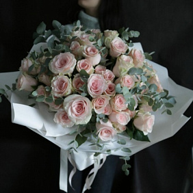 Розы 49шт и Эвкалипт