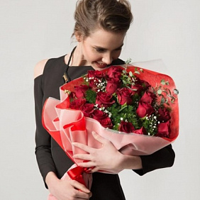 25 красных роз в упаковке №160