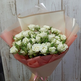 Букет белоснежных кустовых роз