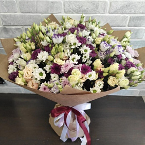 Большой букет из эустомы и хризантем