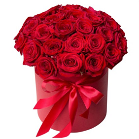 25 красных роз в красной шляпной коробке №14