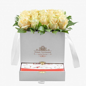 Белая коробка шкатулка 25 кремовых роз Raffaello в подарок №757
