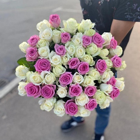 Букет из 51 розовой и белой розы - Премиум