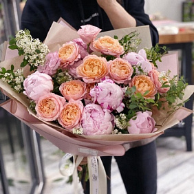 Пионы сара + розы