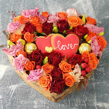 Сладкое сердце из роз и лизиантуса Люблю - Фото 2