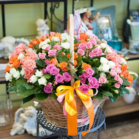 Корзина из кустовых роз (29 роз)