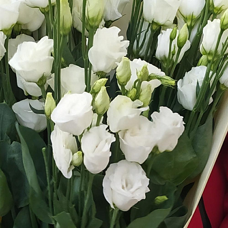 Букет из  белых лизиантусов - Фото 6